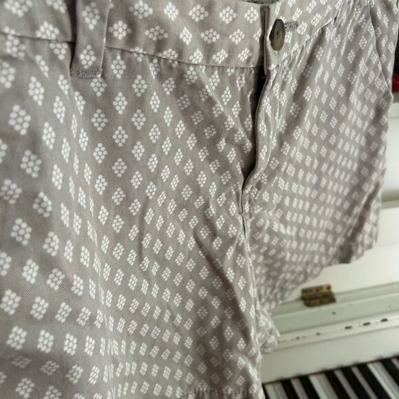 Merona Tan Patterned Women's Bermudas 8 - Picture 12 of 16